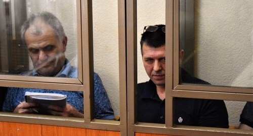 Вилен Аванесов (слева) и Александр Парков в зале суда. Фото Константина Волгина для "Кавказского узла" Вилен Аванесов (слева) и Александр Парков в зале суда. Фото Константина Волгина для "Кавказского узла"