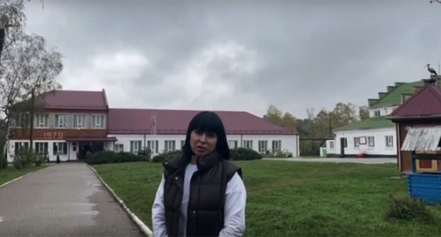 Родители учеников одной из школ Апшеронска записали видеообращение к губернатору Краснодарского края. Скриншот видео от 20 октября 2024 г. https://bloknot-krasnodar.ru/news/sdelala-mnogoe-dlya-shkoly-i-ushla-roditeli-ucheni-1785544 Родители учеников одной из школ Апшеронска записали видеообращение к губернатору Краснодарского края. Скриншот видео от 20 октября 2024 г. https://bloknot-krasnodar.ru/news/sdelala-mnogoe-dlya-shkoly-i-ushla-roditeli-ucheni-1785544