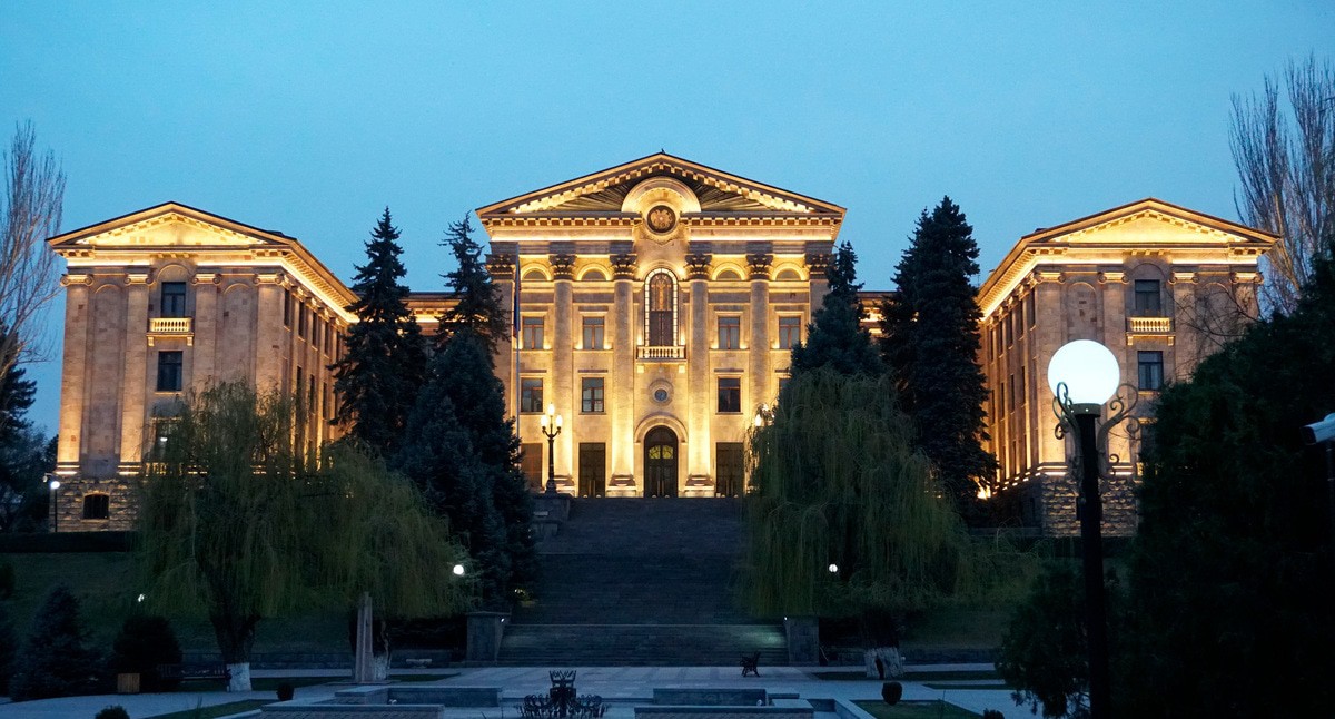 Здание парламента Армении. Фото "Кавказского Узла" Здание парламента Армении. Фото "Кавказского Узла"