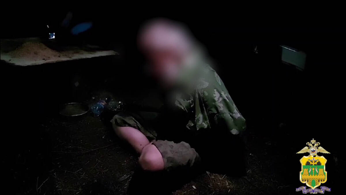 Задержанный мужчина. 29 октября 2024 г. Скриншот видео Телеграм канал t.me/mvd_23 Задержанный мужчина. 29 октября 2024 г. Скриншот видео Телеграм канал t.me/mvd_23