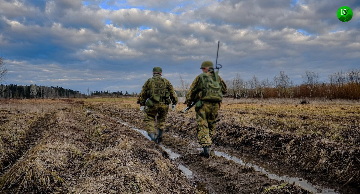 Военные идут по полю. Иллюстрация создана "Кавказским узлом" с помощью ИИ в программе Photoshop Военные идут по полю. Иллюстрация создана "Кавказским узлом" с помощью ИИ в программе Photoshop