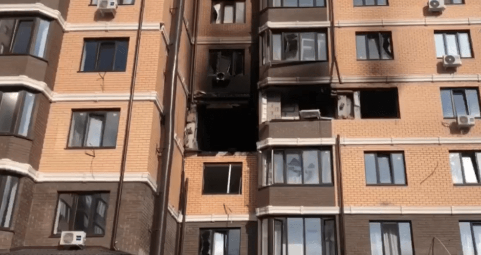 Поврежденный при взрыве дом на улице Тольятти в Пятигорске, Стоп-кадр видео управления Следкома России по Ставропольскому краю от 09.11.24, https://t.me/su_skr26/3844 Поврежденный при взрыве дом на улице Тольятти в Пятигорске, Стоп-кадр видео управления Следкома России по Ставропольскому краю от 09.11.24, https://t.me/su_skr26/3844
