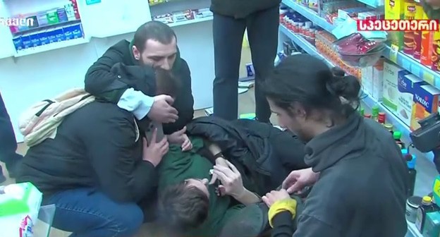 Пострадавшие на акции протеста, стоп-кадр видео TV Pirveli https://t.me/Tbilisi_life/32050 Пострадавшие на акции протеста, стоп-кадр видео TV Pirveli https://t.me/Tbilisi_life/32050