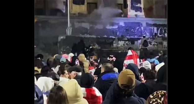 Акция протеста в Тбилиси. 2 ноября 2024 г. Скриншот видео Tbilisi Life Акция протеста в Тбилиси. 2 ноября 2024 г. Скриншот видео Tbilisi Life