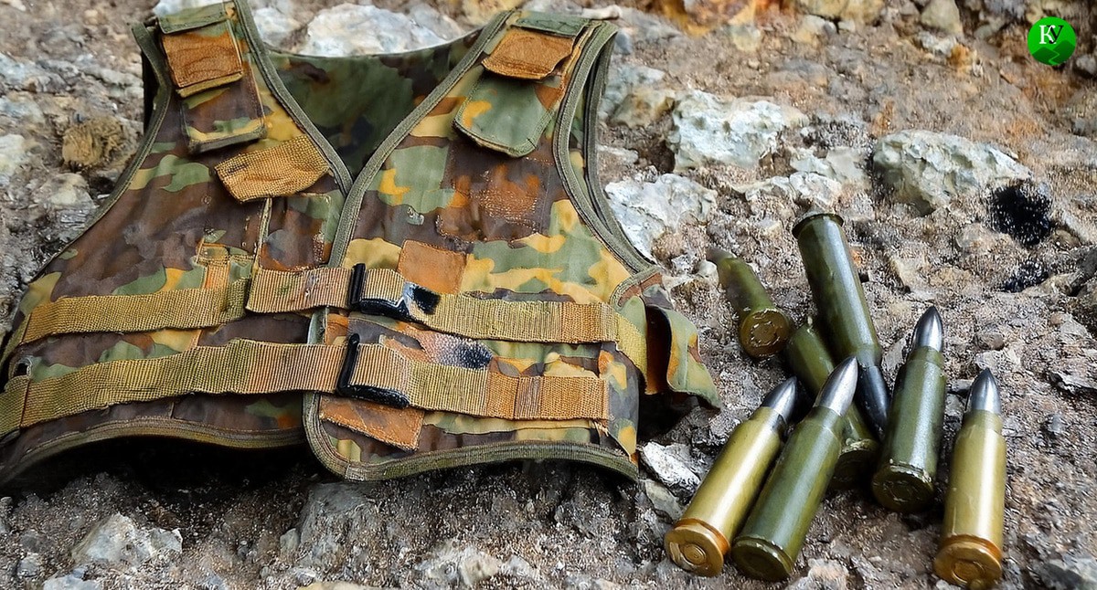 Жилет военного и патроны. Иллюстрация создана "Кавказским узлом" с помощью ИИ в программе Photoshop Жилет военного и патроны. Иллюстрация создана "Кавказским узлом" с помощью ИИ в программе Photoshop