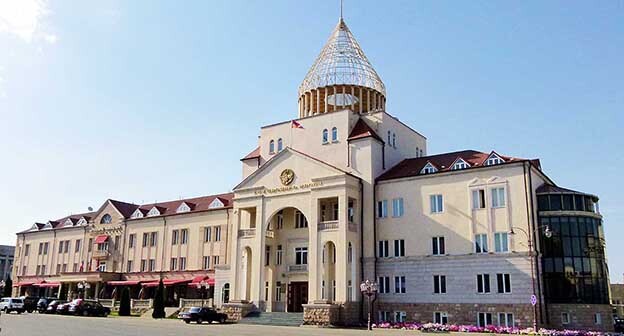 Здание парламента. Фото: Govorkov. https://www.flickr.com/photos/81399520@N00/22385858069/ Здание парламента. Фото: Govorkov. https://www.flickr.com/photos/81399520@N00/22385858069/
