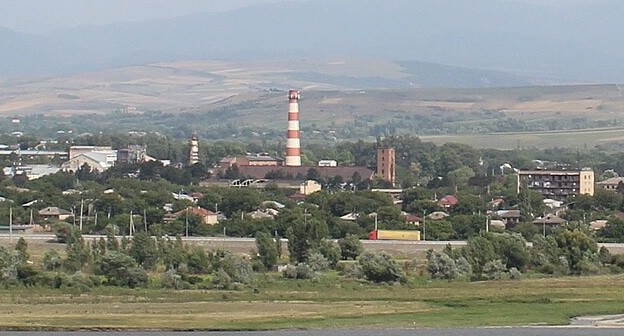 Завод в Агаре, фото: Jaba1977, https://commons.wikimedia.org/wiki/File:Agara_(Kareli)_(1).jpg#mw-jump-to-license Завод в Агаре, фото: Jaba1977, https://commons.wikimedia.org/wiki/File:Agara_(Kareli)_(1).jpg#mw-jump-to-license