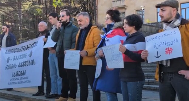 Акция в поддержку шахтеров, скриншот видео https://mtavari.tv/news/174183-tqibulis-meriis-cin-samsakhuridan-gatavisuplebuli Акция в поддержку шахтеров, скриншот видео https://mtavari.tv/news/174183-tqibulis-meriis-cin-samsakhuridan-gatavisuplebuli