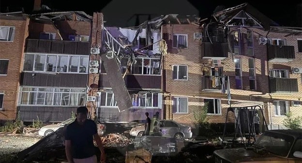 Разрушенный дом в Приморско-Ахтарске. 5 июля 2024 года. Фото Телеграм-канала "Осторожно, новости" / T.me Разрушенный дом в Приморско-Ахтарске. 5 июля 2024 года. Фото Телеграм-канала "Осторожно, новости" / T.me