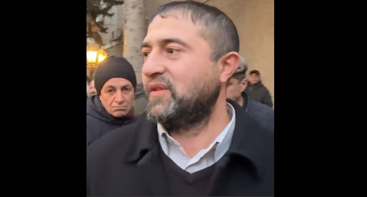 Джамиль Гаджиев на месте акции протеста. Баку, 10 января 2025 года. Фото: Nihad Huseyn https://www.facebook.com/photo?fbid=562793079913847&set=a.100599089466584 (деятельность компании Meta, которая владеет Facebook, запрещена в России) Джамиль Гаджиев на месте акции протеста. Баку, 10 января 2025 года. Фото: Nihad Huseyn https://www.facebook.com/photo?fbid=562793079913847&set=a.100599089466584 (деятельность компании Meta, которая владеет Facebook, запрещена в России)