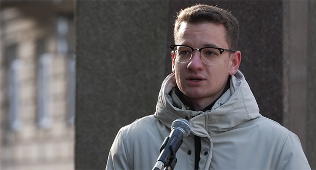 Ростислав Павлищев. Скриншот из программы "Наша русская улица" Ростислав Павлищев. Скриншот из программы "Наша русская улица"