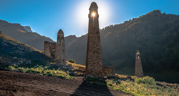 Средневековые башенные комплексы. Фото: Тимур Агиров https://ru.wikipedia.org/ Средневековые башенные комплексы. Фото: Тимур Агиров https://ru.wikipedia.org/
