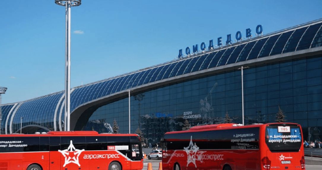 Аэропорт Домодедово. Скриншот фото из Telegram-канала Дептранса Москвы от 22.03.24, https://t.me/DtRoad/35121. Аэропорт Домодедово. Скриншот фото из Telegram-канала Дептранса Москвы от 22.03.24, https://t.me/DtRoad/35121.
