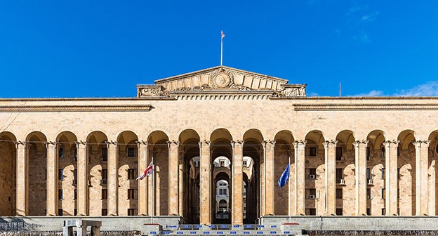 Парламент Грузии. Фото: Diego Delso https://ru.wikipedia.org/ Парламент Грузии. Фото: Diego Delso https://ru.wikipedia.org/
