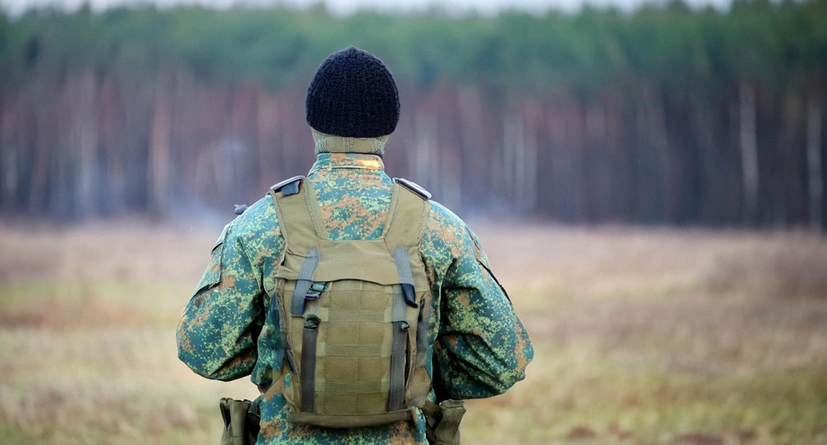 Военный на СВО. Иллюстрация создана «Кавказским узлом» с помощью ИИ в программе Photoshop Военный на СВО. Иллюстрация создана «Кавказским узлом» с помощью ИИ в программе Photoshop