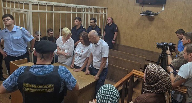 Подсудимые по делу о беспорядках в Махачкале в зале суда. Фото: https://mo-kizilurt.ru/ Подсудимые по делу о беспорядках в Махачкале в зале суда. Фото: https://mo-kizilurt.ru/