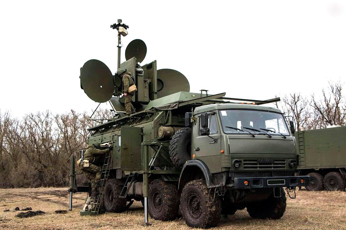 Cредства радиоэлектронной борьбы (РЭБ). Фото: https://mil.ru/et/news/more.htm?id=12328536@egNews Cредства радиоэлектронной борьбы (РЭБ). Фото: https://mil.ru/et/news/more.htm?id=12328536@egNews