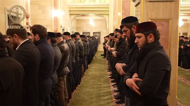 Праздничный намаз в Чечне. Кадр видео из телегра-канала главы региона Рамзана Кадырова https://t.me/RKadyrov_95/5605