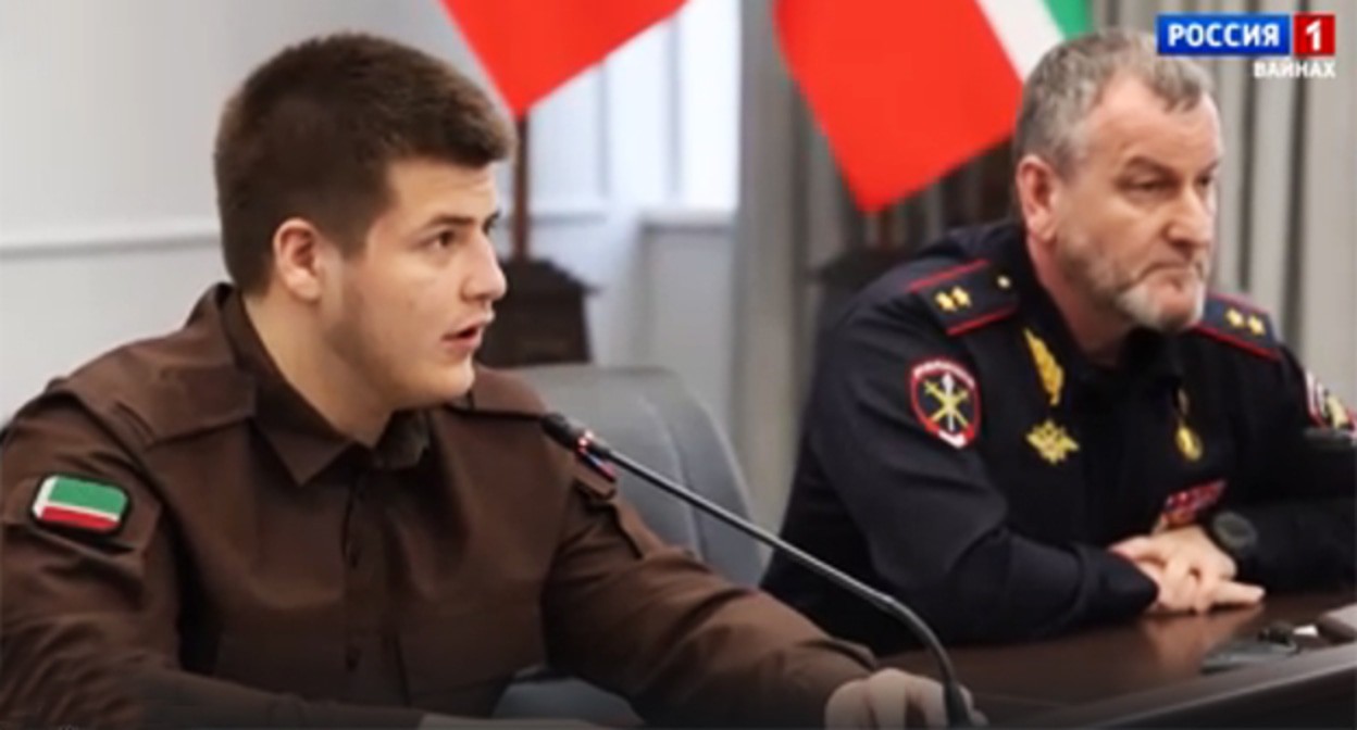 Адам Кадыров во время совещания. 31 марта 2025 г. Cкриншот видео https://rutube.ru/video/a4777c34bc900bab5f091736f7fffe81/?t=1503&r=plwd
