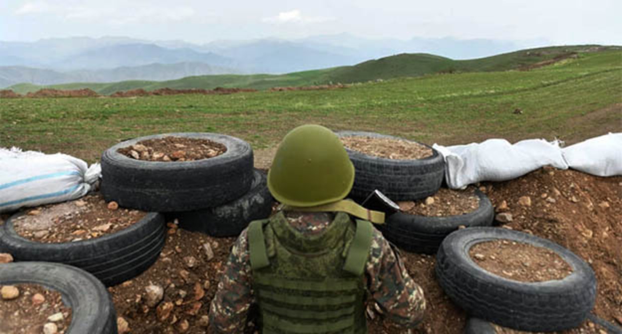 Армянский военнослужащий на границе с Азербайджаном. Фото: аппарат президента Республики Армения