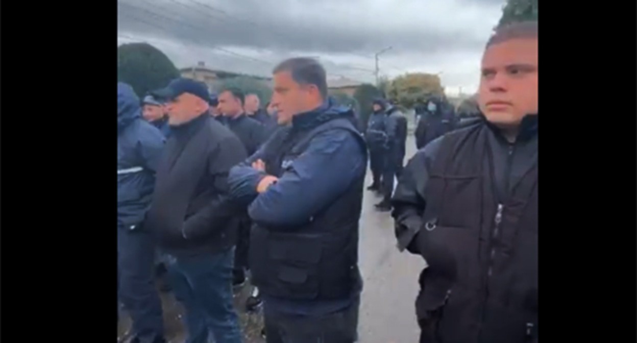 Акция протеста в Зугдиди. 9 апреля 2025 г. Скриншот видео https://www.facebook.com/watch/live/?ref=watch_permalink&v=4164374507126137&rdid=EPhGeGhgMVBuZjYl принадлежит компании Meta деятельность которой запрещена в России