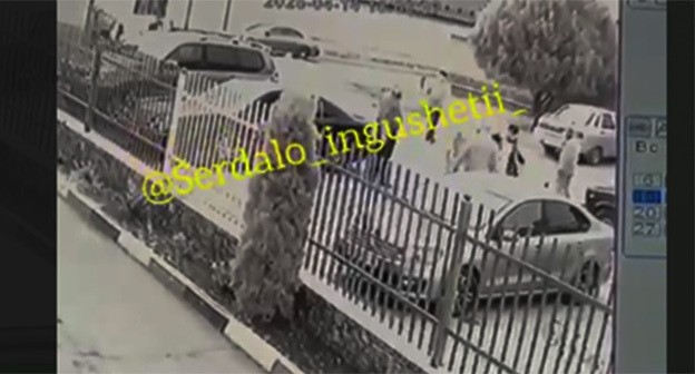 На месте нападения. 14 апреля 2025 г. Скриншот видео https://t.me/serdalo_ingushetii/56438