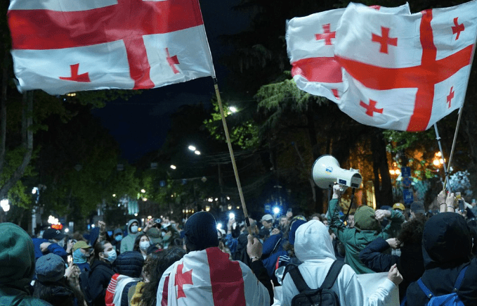 Обстановка на проспекте Руставели в Тбилиси, скриншот фото Publika от 27.04.25, https://www.facebook.com/photo/?fbid=1434005437999002&set=a.715406393192247 (деятельность компании Meta, владеющей Facebook*, запрещена в России). Обстановка на проспекте Руставели в Тбилиси, скриншот фото Publika от 27.04.25, https://www.facebook.com/photo/?fbid=1434005437999002&set=a.715406393192247 (деятельность компании Meta, владеющей Facebook*, запрещена в России).