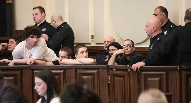 Обвиняемые в суде. Фото: "Интерпрессньюс" https://www.interpressnews.ge/ru/article/168204-v-tbilisskom-gorodskom-sude-prokhodit-dosudebnyi-protsess-po-delu-obviniaemykh-v-organizatsii-gruppovogo-nasiliia-i-uchastiia-v-nem-zviada-tsetskhladze-i-eshche-7-lits Обвиняемые в суде. Фото: "Интерпрессньюс" https://www.interpressnews.ge/ru/article/168204-v-tbilisskom-gorodskom-sude-prokhodit-dosudebnyi-protsess-po-delu-obviniaemykh-v-organizatsii-gruppovogo-nasiliia-i-uchastiia-v-nem-zviada-tsetskhladze-i-eshche-7-lits