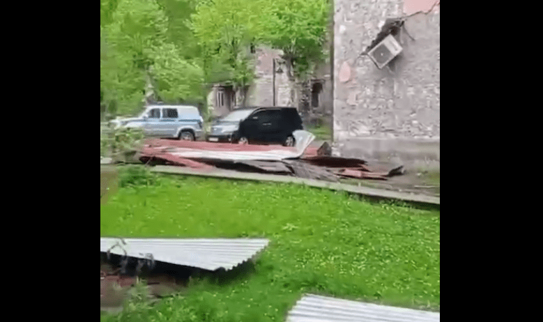 Последствия урагана в Ткуарчале. Стоп-кадр видео "Апсны медиа" от 02.05.25, https://t.me/apsnypress/18124. Последствия урагана в Ткуарчале. Стоп-кадр видео "Апсны медиа" от 02.05.25, https://t.me/apsnypress/18124.