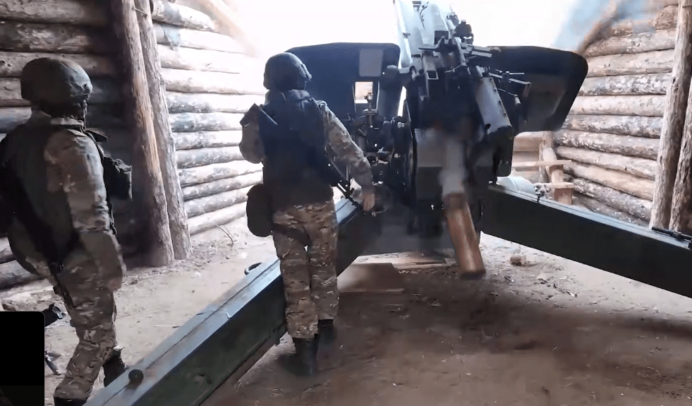 Российские бойцы. Стоп-кадр видео Минобороны России от 03.05.25, https://t.me/mod_russia/52073.