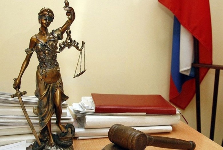 Атрибуты судебного процесса. Фото: пресс-служба Нальчикского гарнизонного военного суда / "ВКонтакте"