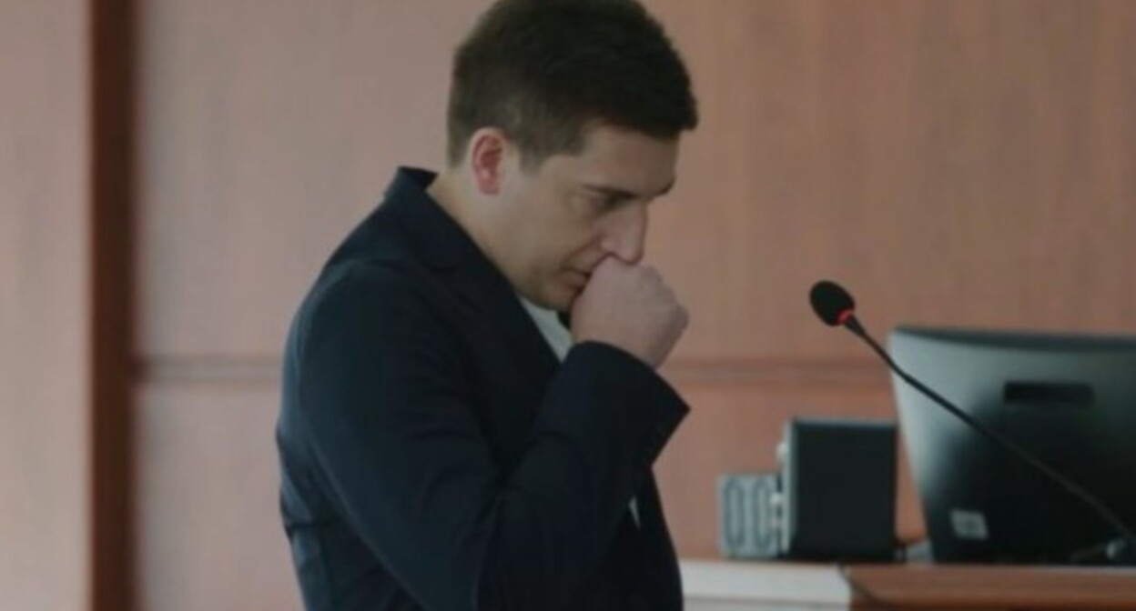 Глава полиции Батуми Ираклий Дгебуадзе дает показания на суде по делу Мзии Амаглобели. Скриншот с сайта TV Pirveli.