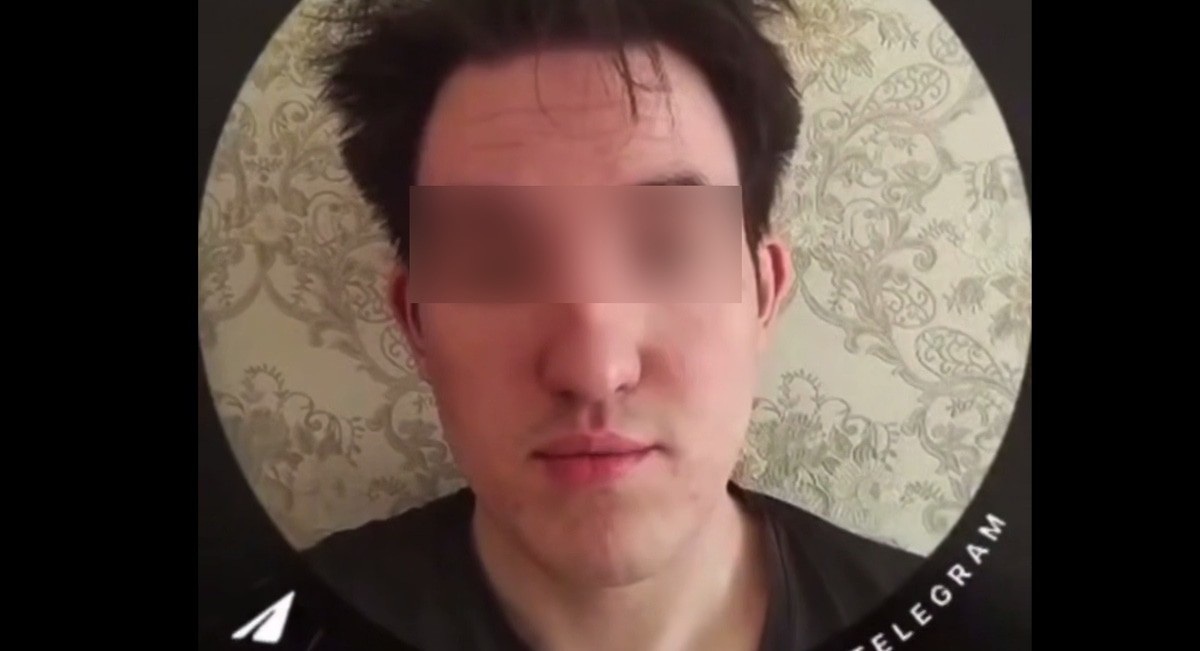 Молодой человек просит прощения за высказывание об ингушах. Кадр видео из телеграм-канала News_Ingushetii Official https://t.me/s/news_ingushetii1/