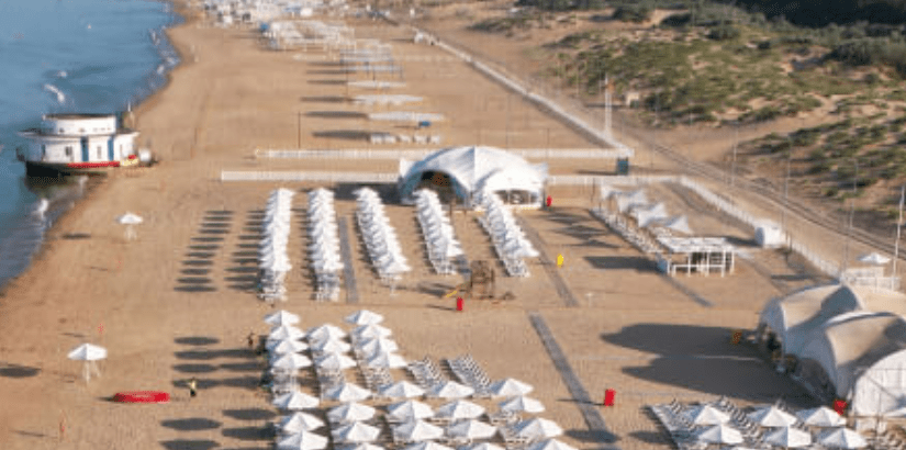 Пляж отеля Miracleon. Скриншот фото с сайта отеля https://miracleon.ru/plyazhnaya-zona/