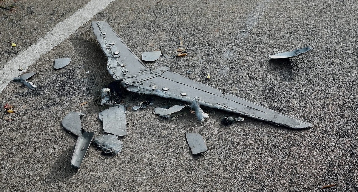 Обломки БПЛА. Иллюстрация создана "Кавказским узлом" с помощью ИИ в программе Photoshop Обломки БПЛА. Иллюстрация создана "Кавказским узлом" с помощью ИИ в программе Photoshop