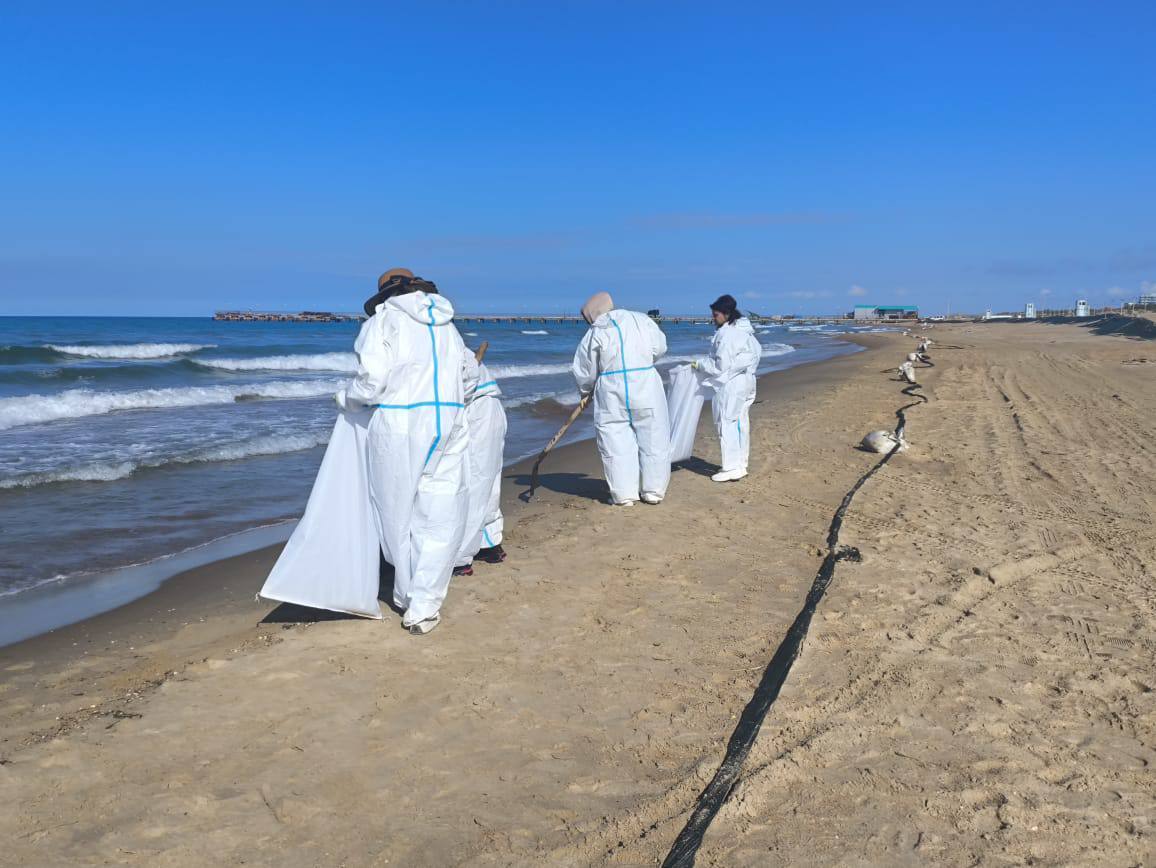 Уборка пляжа в Анапе. 16 мая 2025 г. Фото: https://t.me/opershtab23/13494