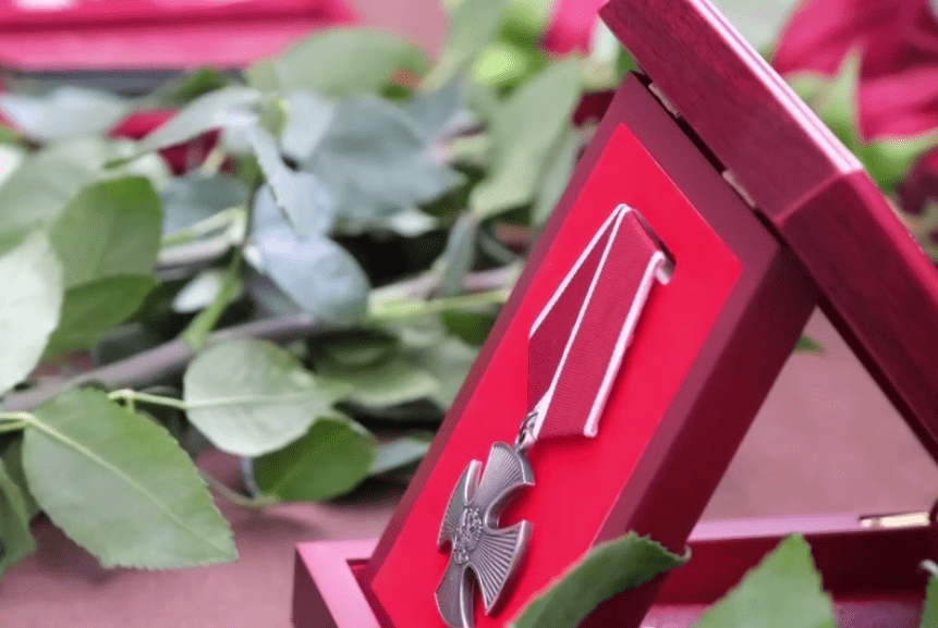 Орден Мужества. Скриншот фото из Telegram-канала администрации Приволжского района от 09.12.24, https://t.me/moprivraion/7470 Орден Мужества. Скриншот фото из Telegram-канала администрации Приволжского района от 09.12.24, https://t.me/moprivraion/7470