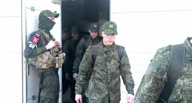 Обмен пленными. Фото: https://www.pnp.ru/politics/rossiya-i-ukraina-dogovorilis-provesti-obmen-plennymi-po-formule-1000-na-1000.html