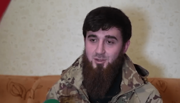 Джамбулат Усумов. Стоп-кадр видео из Instagram (деятельность компании Meta, владеющей соцсетью, запрещена в России) ЧГТРК "Грозный" от 21.05.25, https://www.instagram.com/p/DJ6kqNhRnMa/c/18088523476624320/.