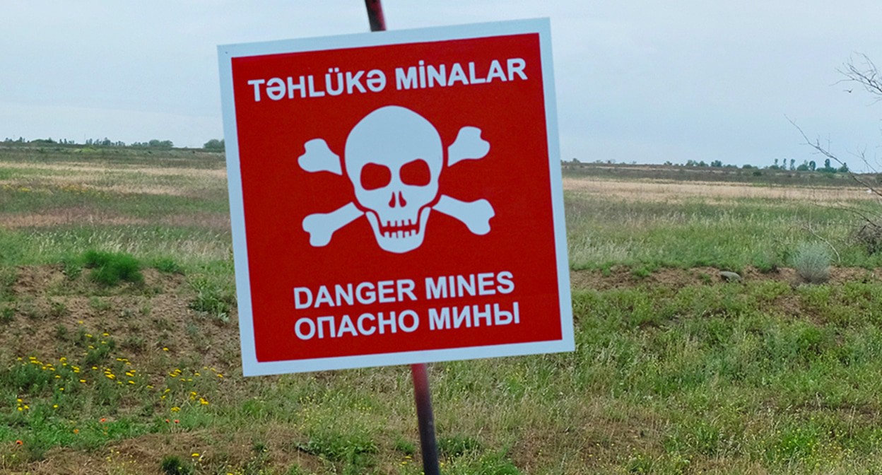 Знак, предупреждающий о минной опасности. Фото: Mine Action Agency of the Republic of Azerbaijan - ANAMA / Facebook.
