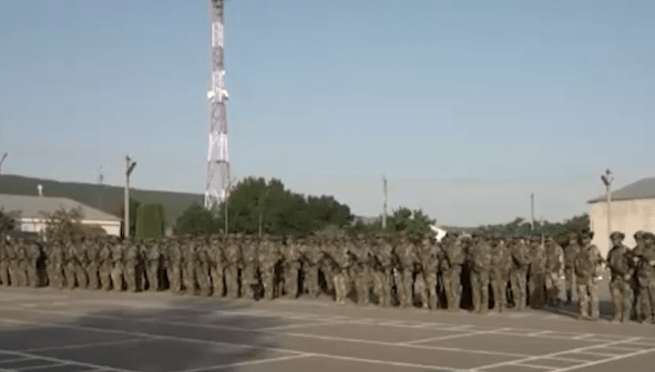 Бойцы 96-го полка Росгвардии. Стоп-кадр видео ЧГТРК "Грозный" от 31.05.25, https://www.instagram.com/p/DKVG27OxLS7/ (деятельность компании Meta, владеющей соцсетью, запрещена в России)