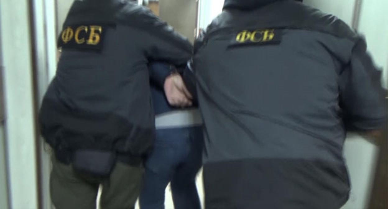 Задержание подозреваемого сотрудниками ФСБ. Скриншот видео ЦОС ФСБ РФ