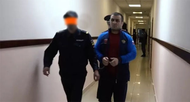 Ислам Атавов. Фото: https://chernovik.net/news/atavov-dayot-ne-sovsem-pravdivye-pokazaniya-i-vygorazhivaet-sebya-roditeli-ubitogo-v-sovetskom