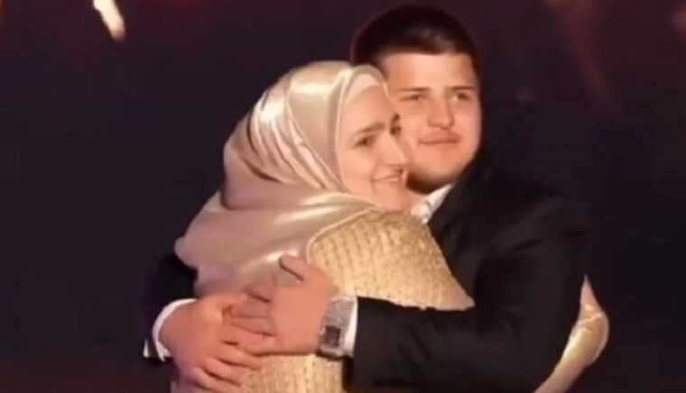 Адам Кадыров с женой. Скриншот видео https://www.youtube.com/shorts/a7XQEg2sptM