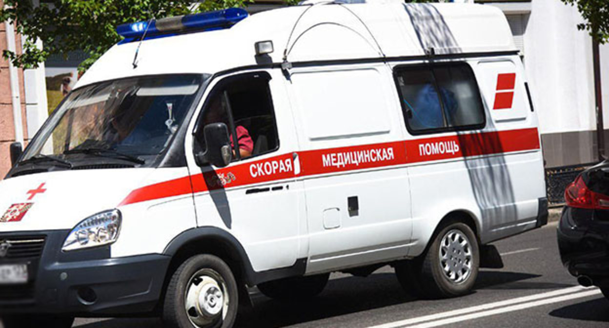 Машина скорой помощи. Фото Елены Синеок, "Юга.ру"