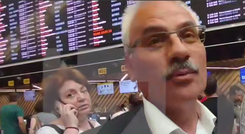 Эльшан Ибрагимов в аэропорту. Стоп-кадр видео "Известий" от 09.07.25, https://t.me/izvestia/216105