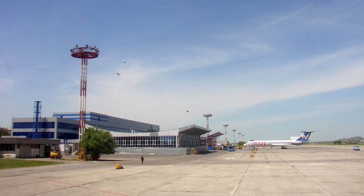 Аэропорт Минвод. Фото Fastboy https://ru.wikipedia.org/wiki/Минеральные_Воды_(аэропорт)