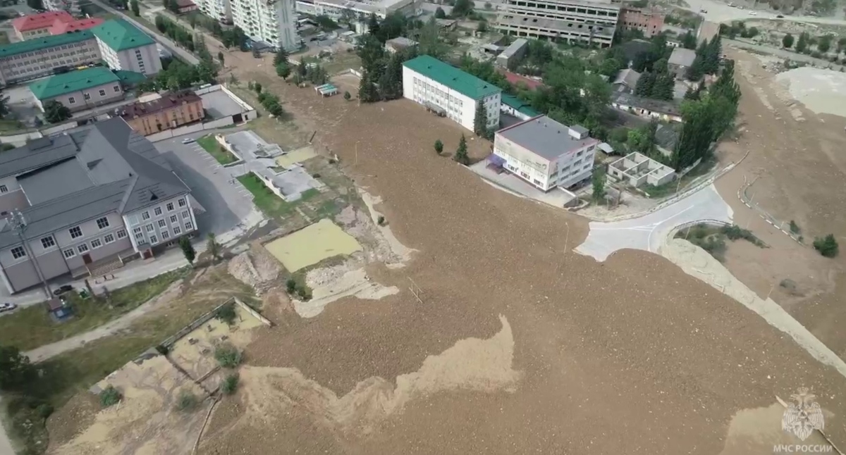 Последствия схода селя в Тырныаузе. Кадр видео МЧС https://t.me/mchskbr/7944