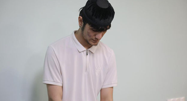 Преподаватель, избивавший учеников в медресе в Гудермесе. Фото: "Грозный-информ" https://www.grozny-inform.ru/news/crime/173189/