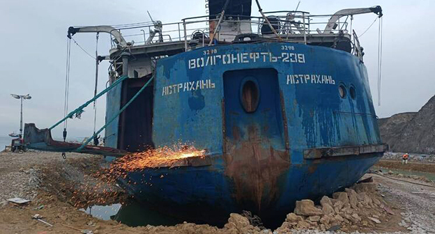 Танкер, потерпевший крушение. Фото: t.me/mintrans_russia